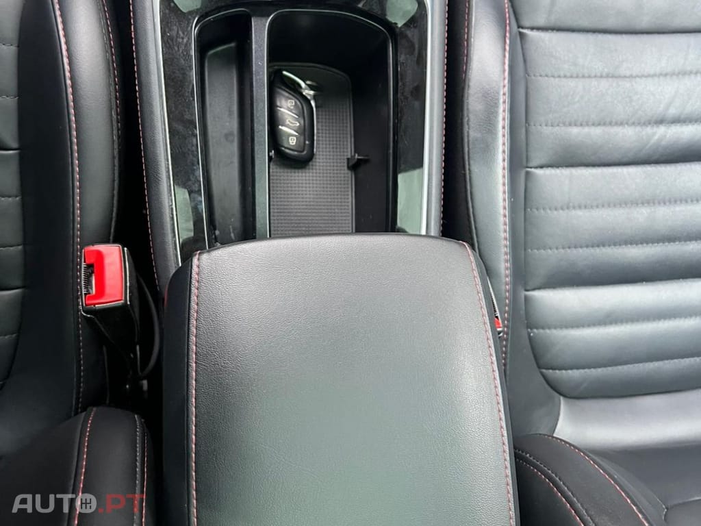 MG EHS PHEV Hybrid Luxury