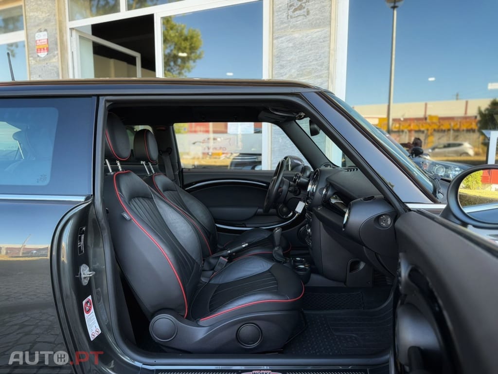 MINI Cooper John Cooper Works