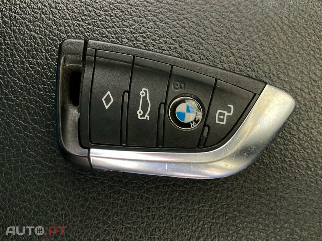 BMW 118 i Pack Desportivo M Auto