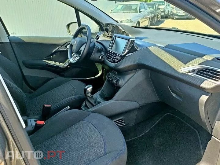 Peugeot 208 1.2 PureTech Signature