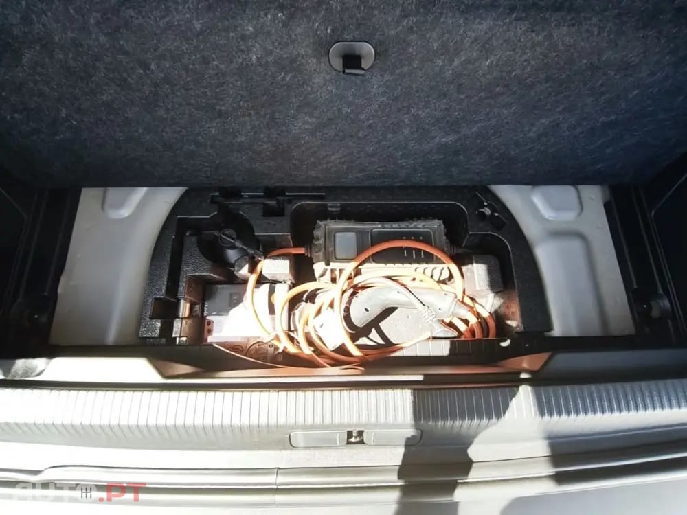 Peugeot E-2008 50 kWh SE Style