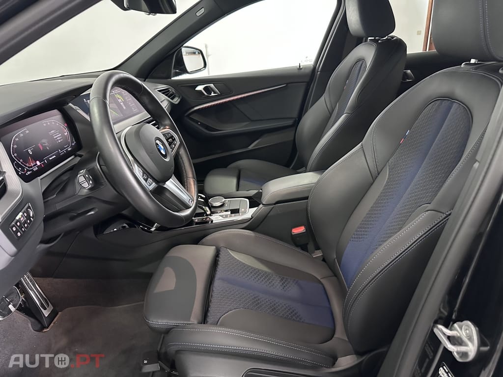 BMW 118 i Pack Desportivo M Auto