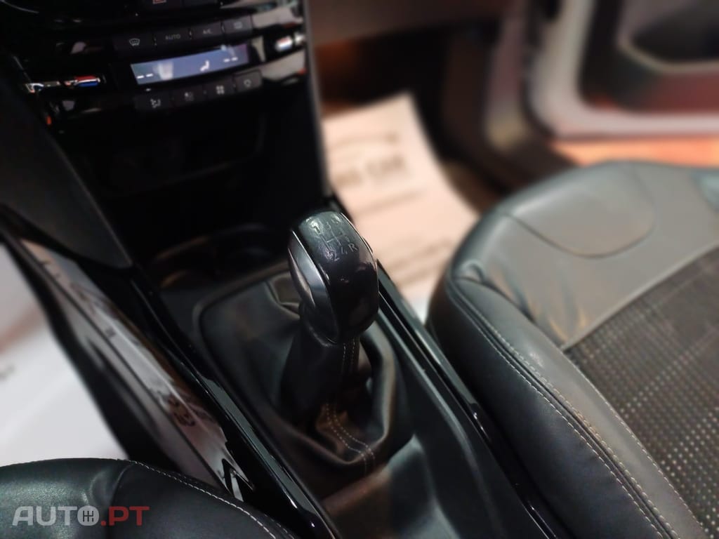 Peugeot 2008 1.2 PureTech Allure