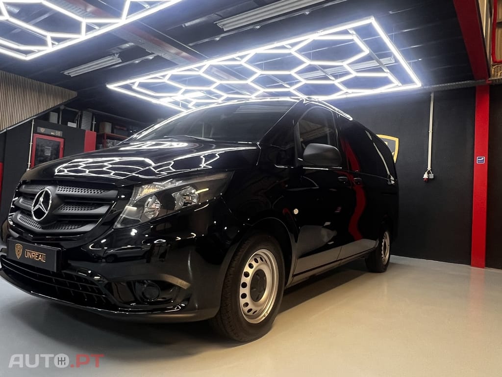 Mercedes-Benz Vito Extra-Longa Aut. SHUTTLE