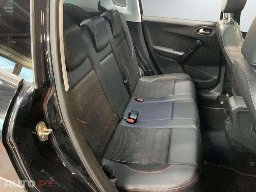 Peugeot 2008 1.2 e-THP GT Line