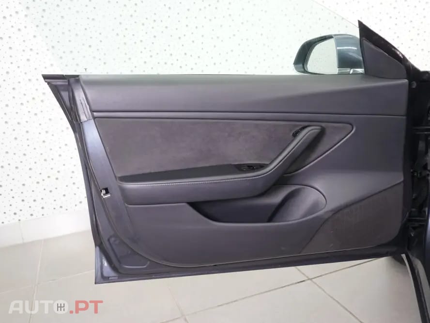 Tesla Model 3 Standard Range Plus RWD