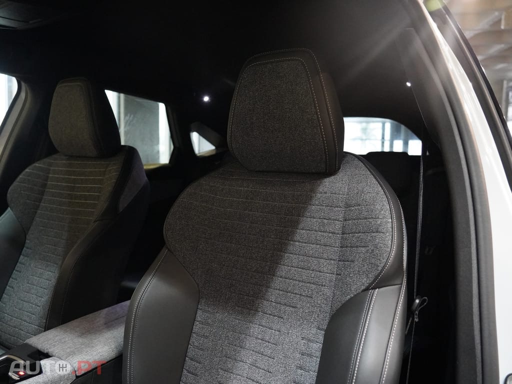 Peugeot 3008 1.2 Hybrid Allure e-DCS6