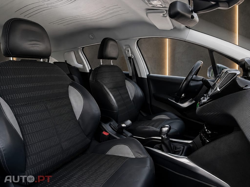 Peugeot 2008 1.2 PureTech Allure