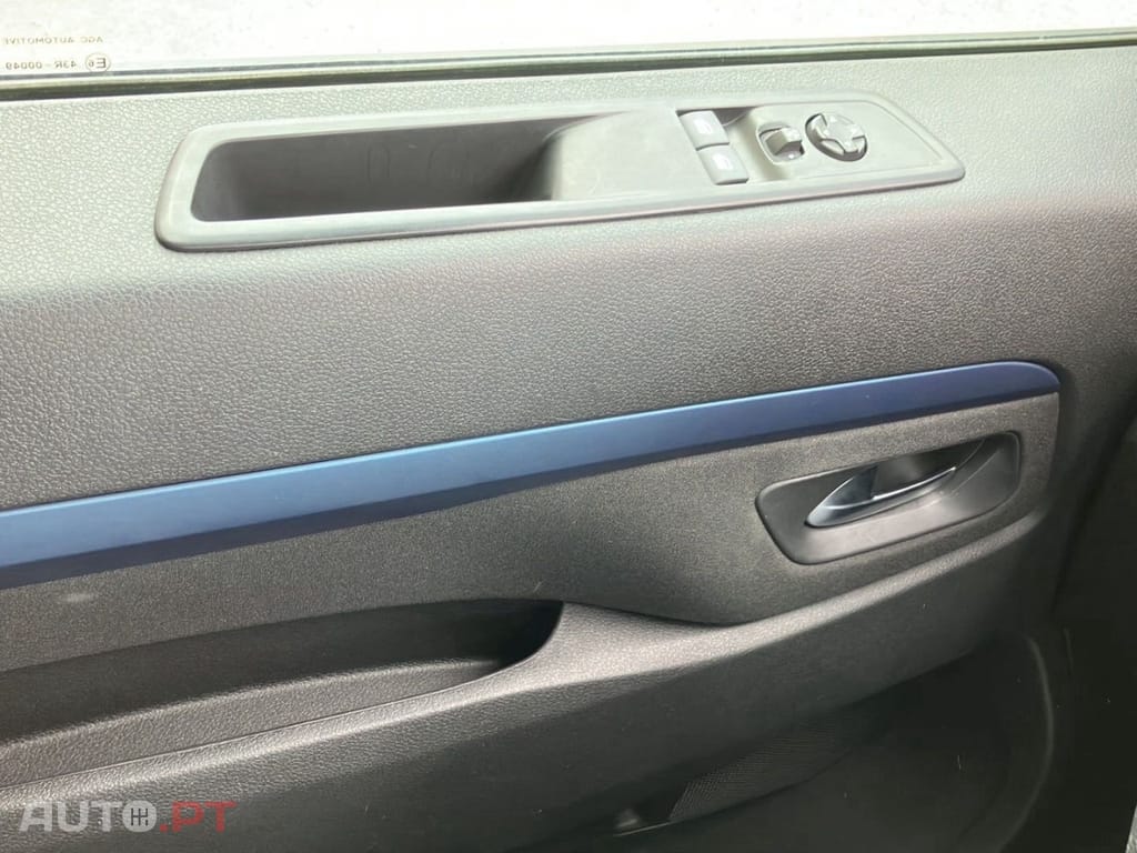 Peugeot Traveller 1.5 BlueHDi L2H1 Business Standard