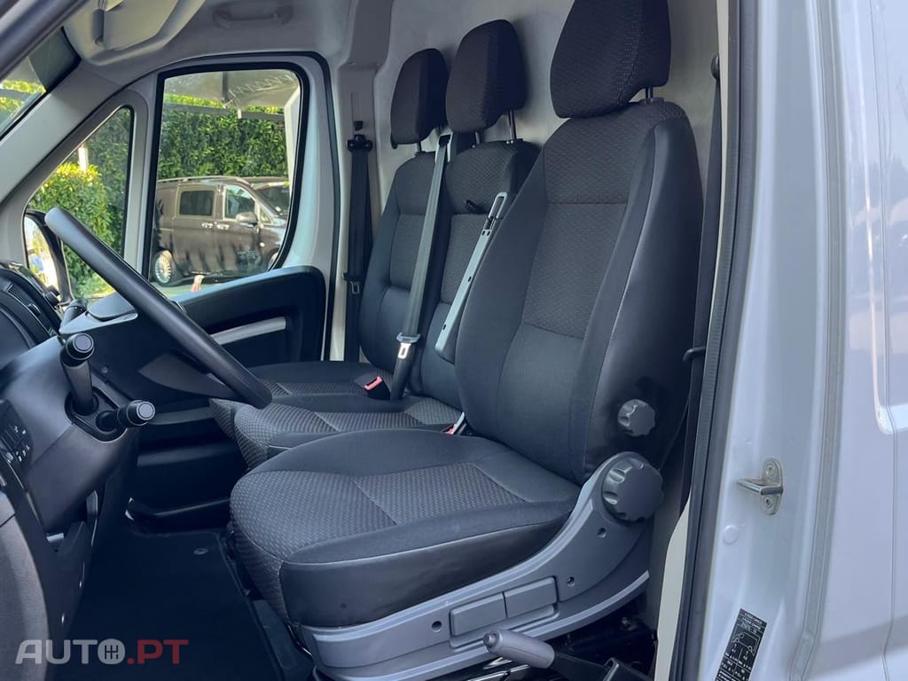 Peugeot Boxer 2.2 BlueHDi 330 L2H2 Premium