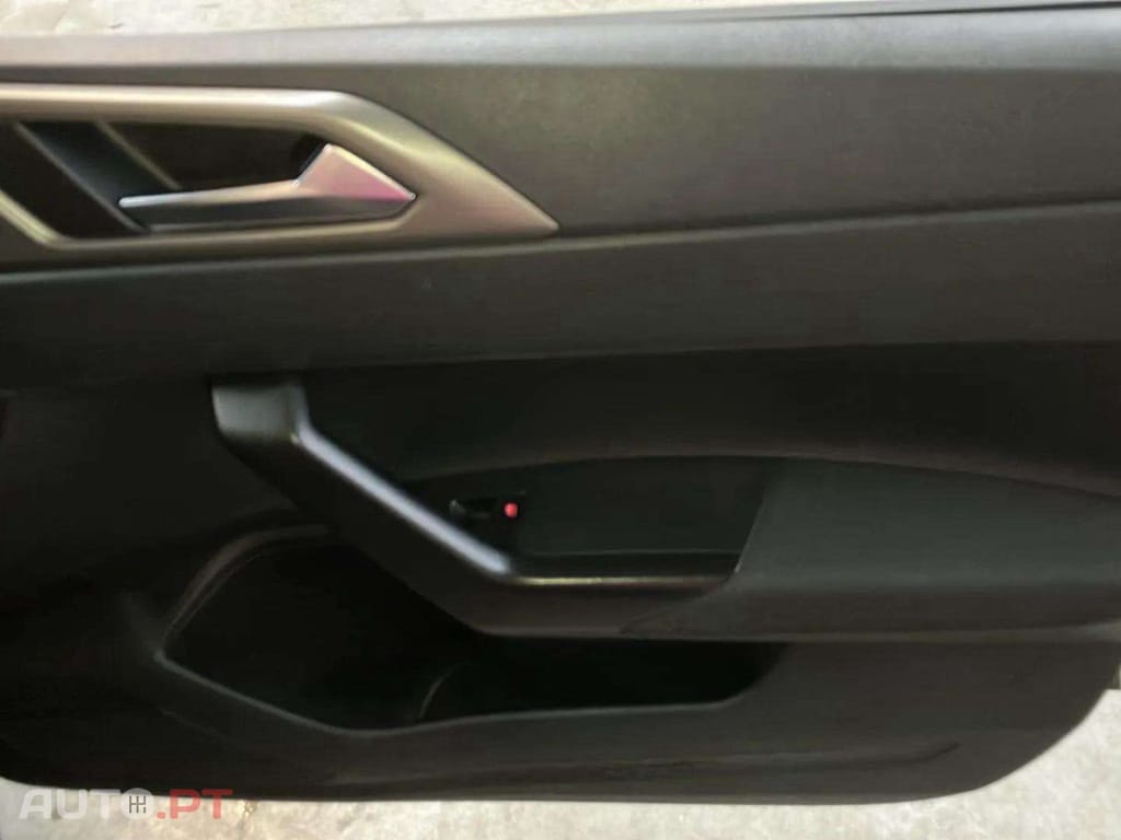 Volkswagen Polo 1.0 MPI CONFORT LINE