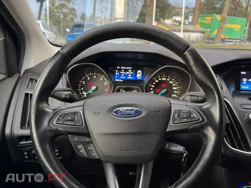 Ford Focus SW 1.0 EcoBoost TITANIUM — fotografia 12