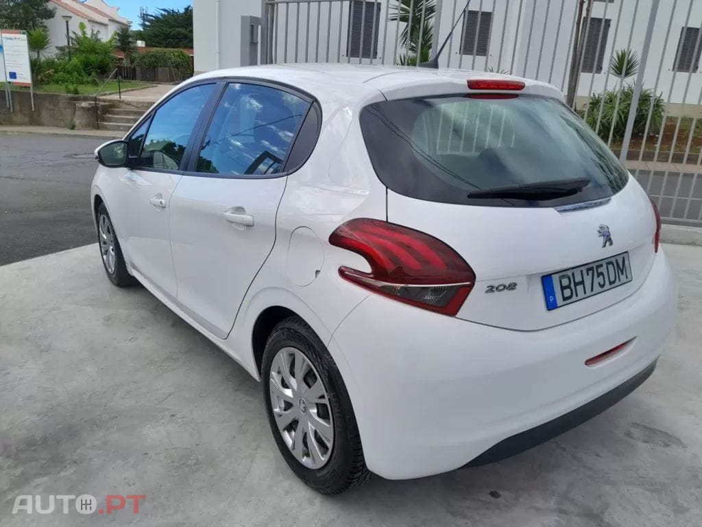 Peugeot 208 1.2 PureTech Signature