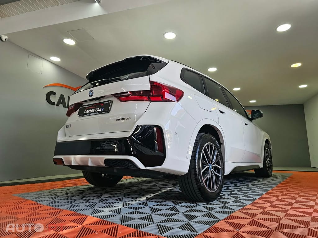 BMW iX1 eDrive20 Edição Desportiva M