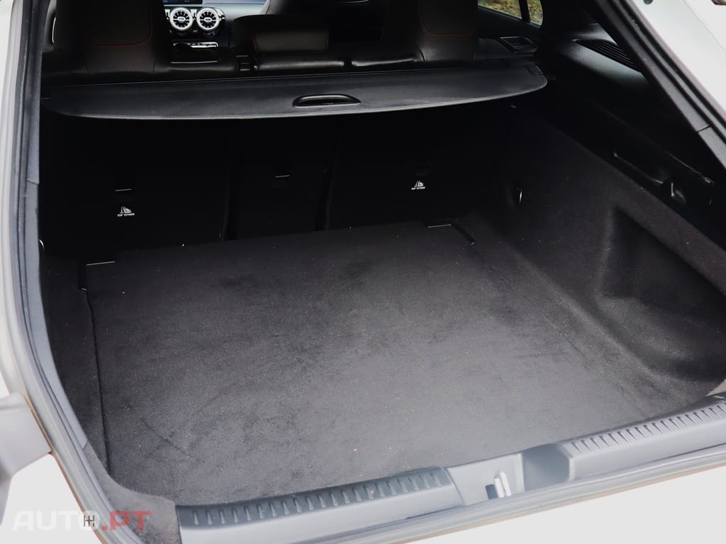 Mercedes-Benz CLA 180 d shooting brake AMG-Line Auto.