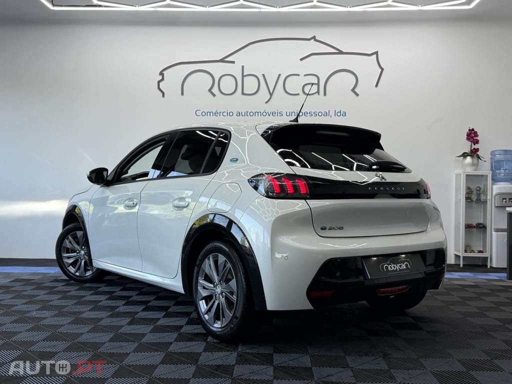 Peugeot E-208 50 kWh Allure Pack