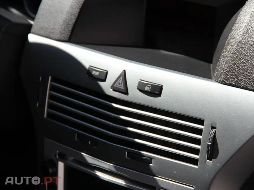 Opel Astra GTC 1.9 CDTI