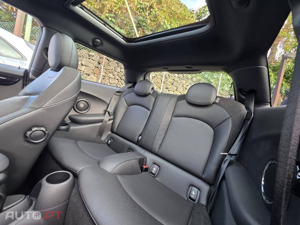 MINI Cooper John Cooper Works Auto Desportiva