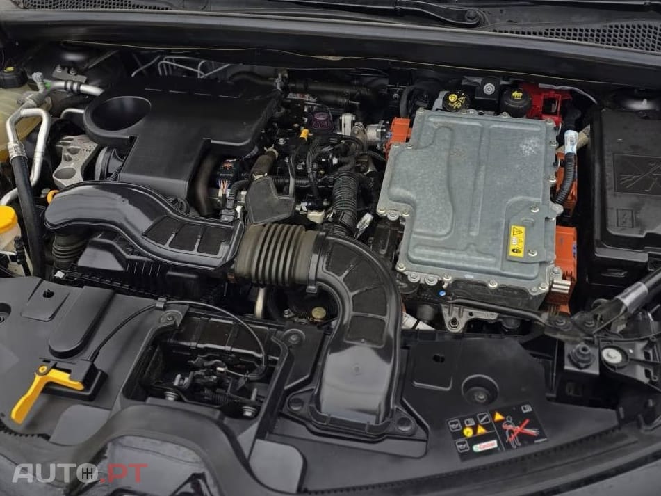Renault Captur 1.6 E-TECH PLUG-IN INTENSE