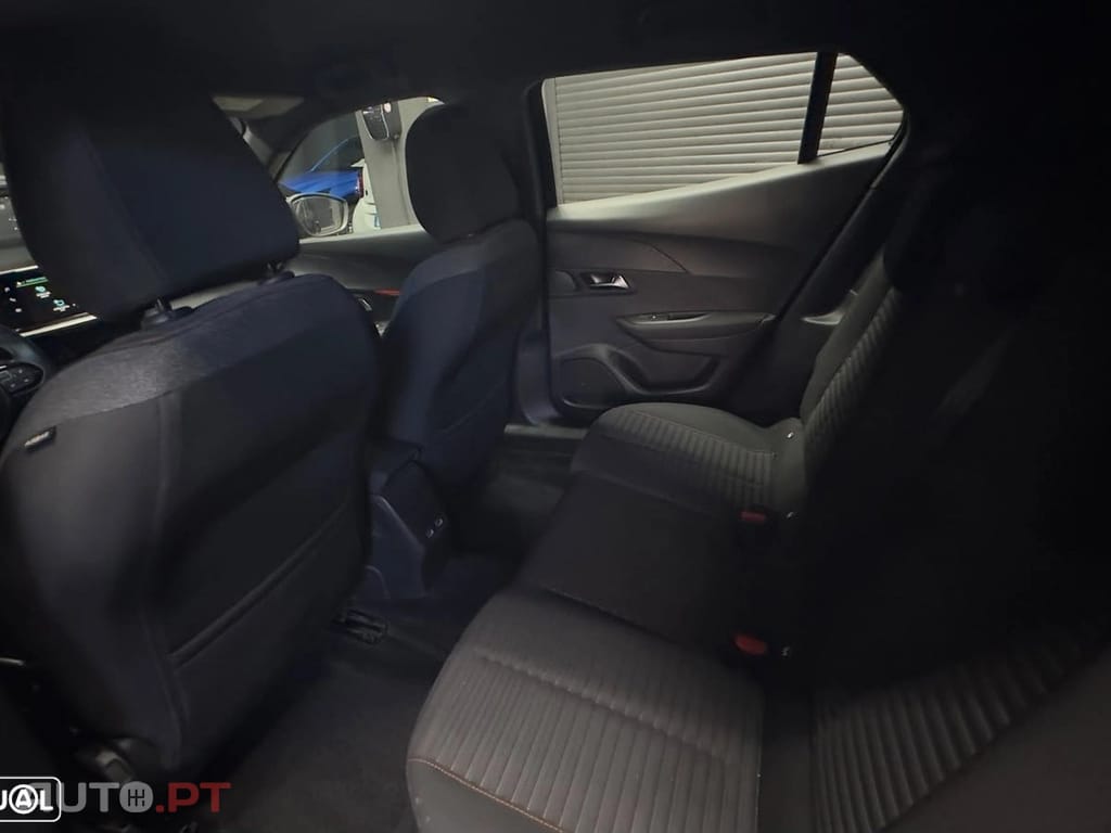 Peugeot E-2008 Active