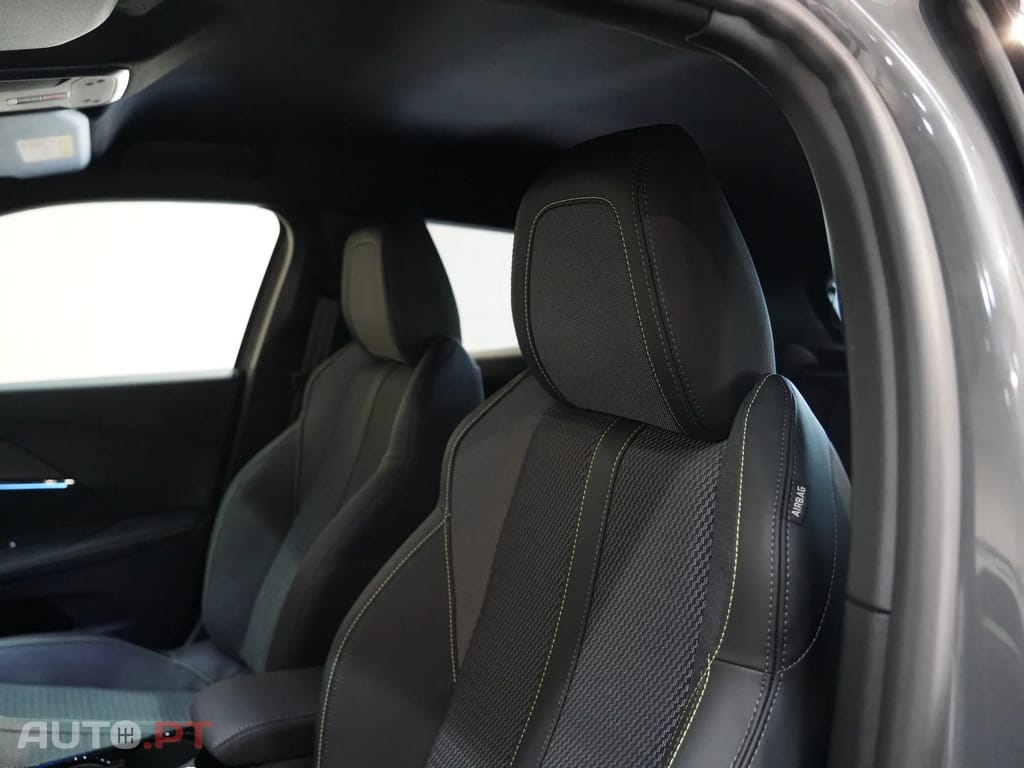 Peugeot E-2008 54 kWh GT