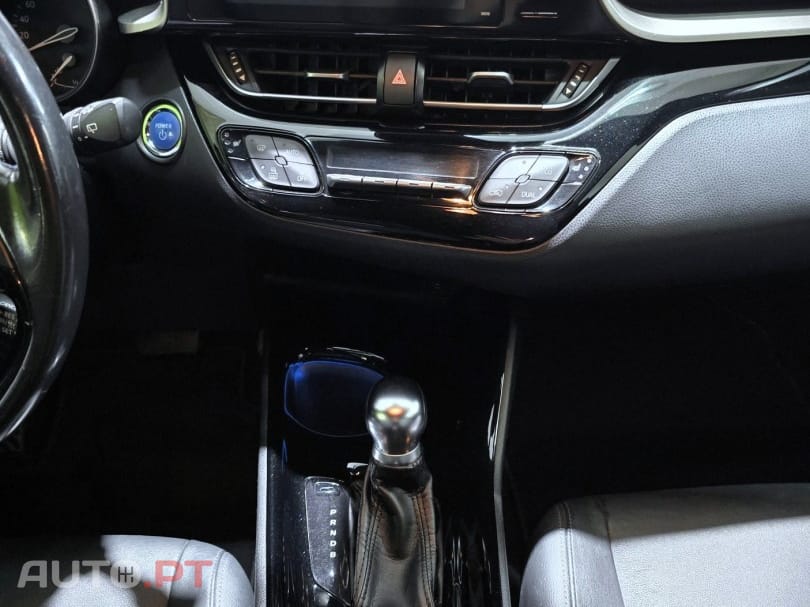 Toyota C-HR 1.8 HSD Lounge — fotografia 24