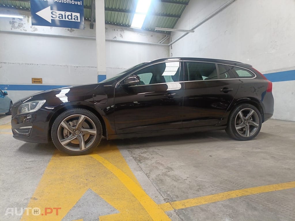 Volvo V60 2.4 D6 Momentum AWD Phev
