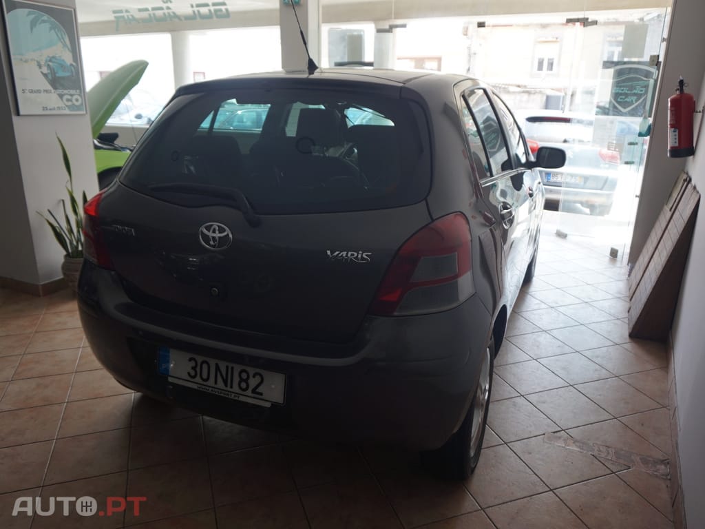 Toyota Yaris 1.0 VVT-i Confort