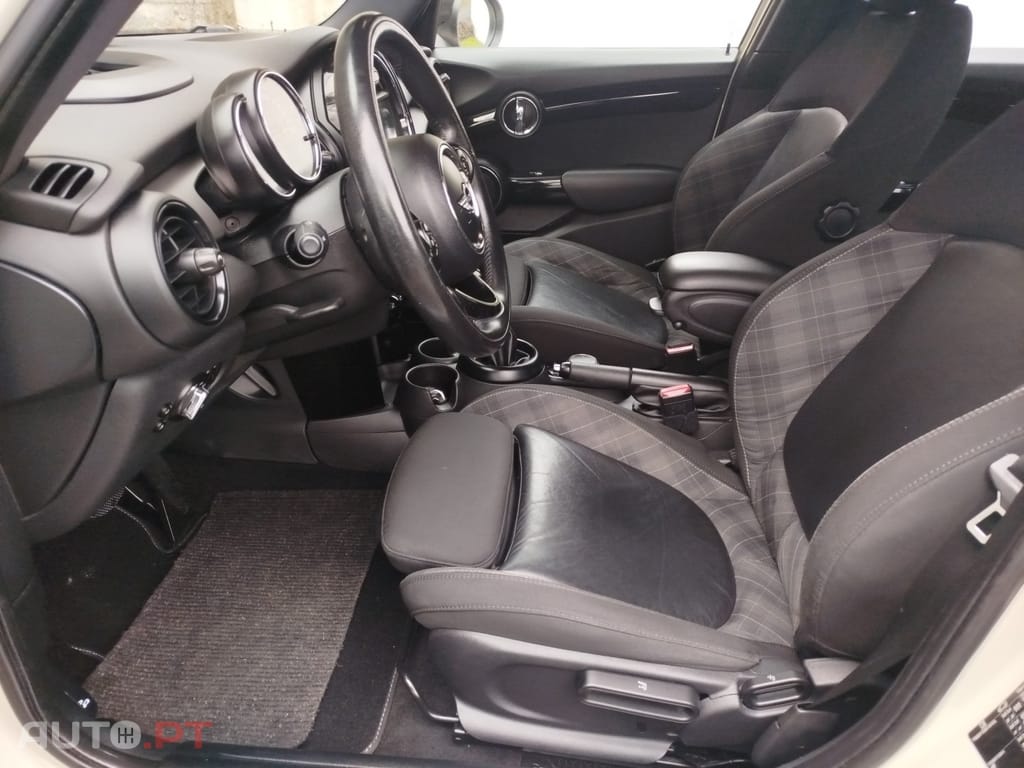 MINI Cooper Cooper D Auto