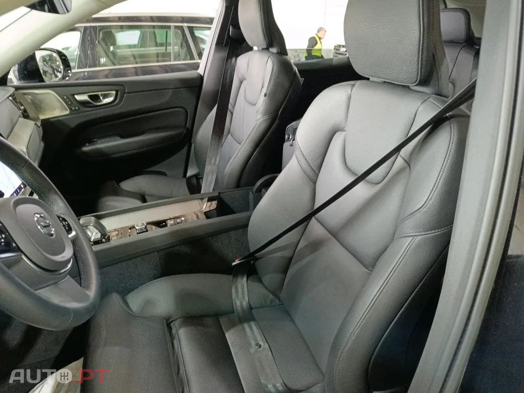 Volvo XC60 2.0 T8 PHEV Ultimate Dark AWD