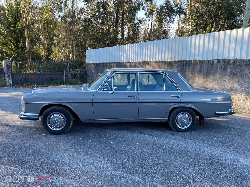 Mercedes-Benz 280 S (RHD)