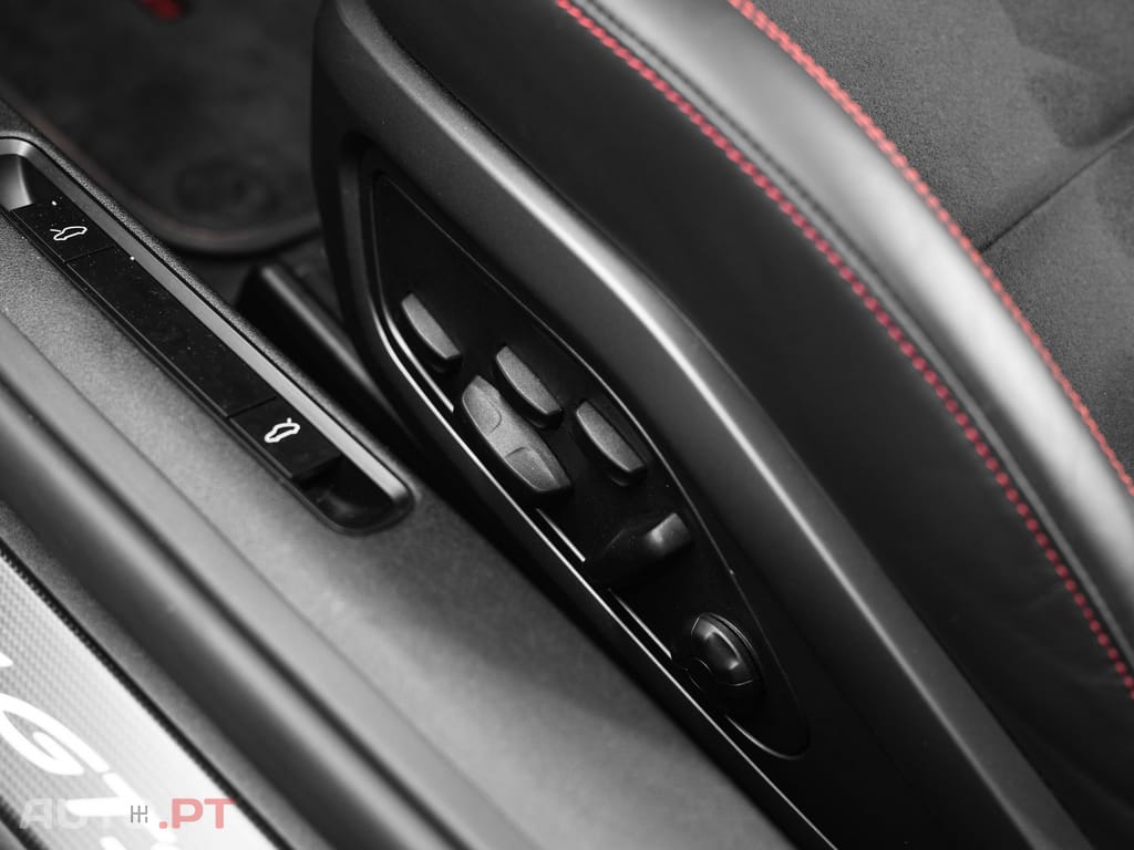 Porsche 992 Carrera 4 GTS PDK