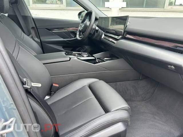 BMW i5 eDrive40