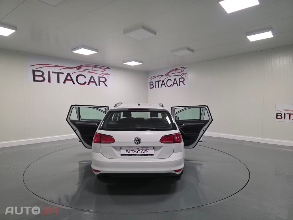 Volkswagen Golf 1.6 HDI CONFORTLINE