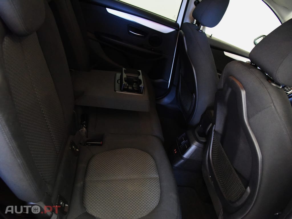 BMW 216 i 7L Advantage