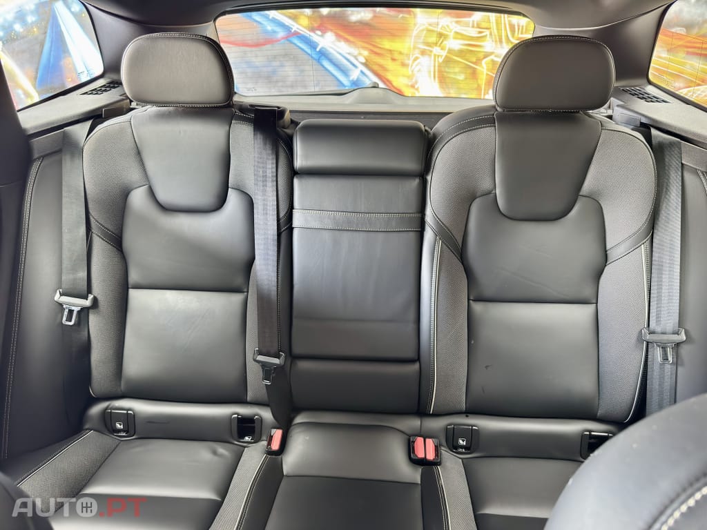 Volvo XC60 2.0 T8 PHEV R-Design AWD