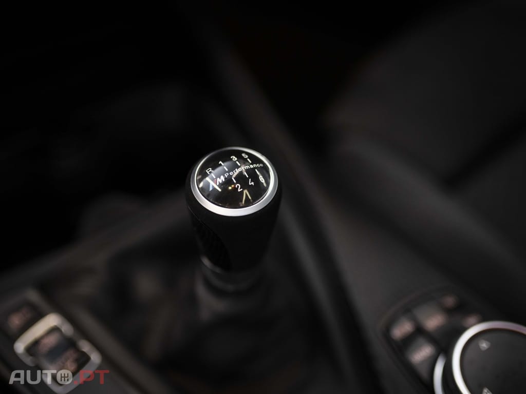 BMW 220 i Coupe Pack M