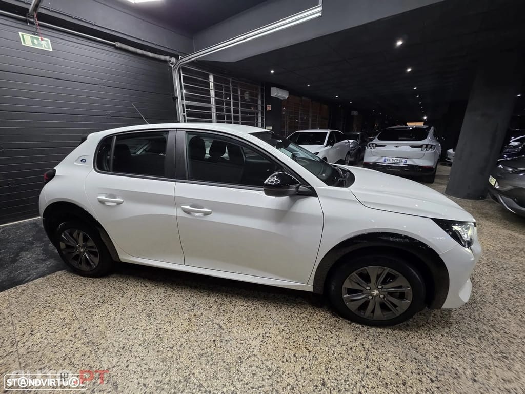 Peugeot E-208 50 kWh Allure Pack
