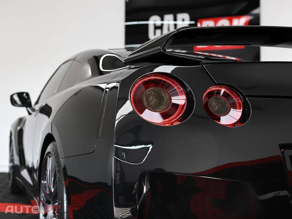 Nissan GT-R 3.8 V6 Black Edition
