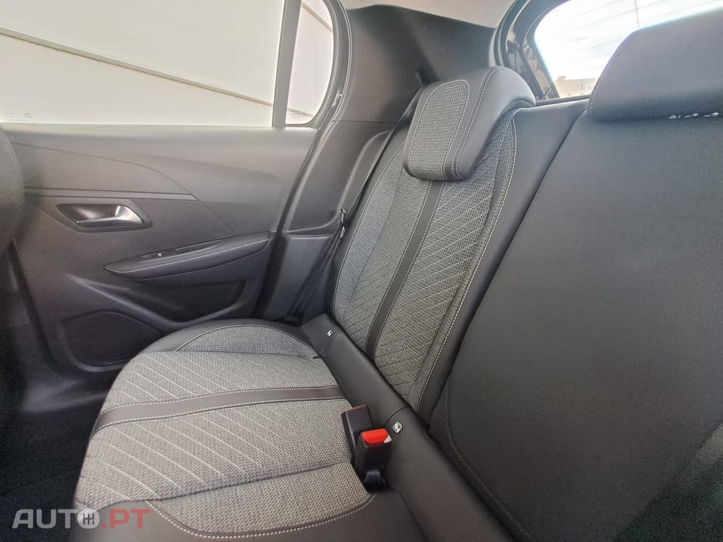Peugeot 208 1.2 Hybrid Allure e-DCS6