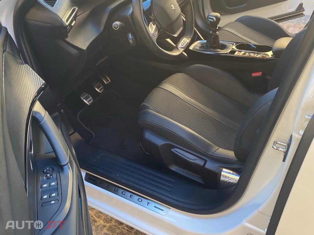 Peugeot 2008 Peugeot 2008 1.5 BlueHdi GT