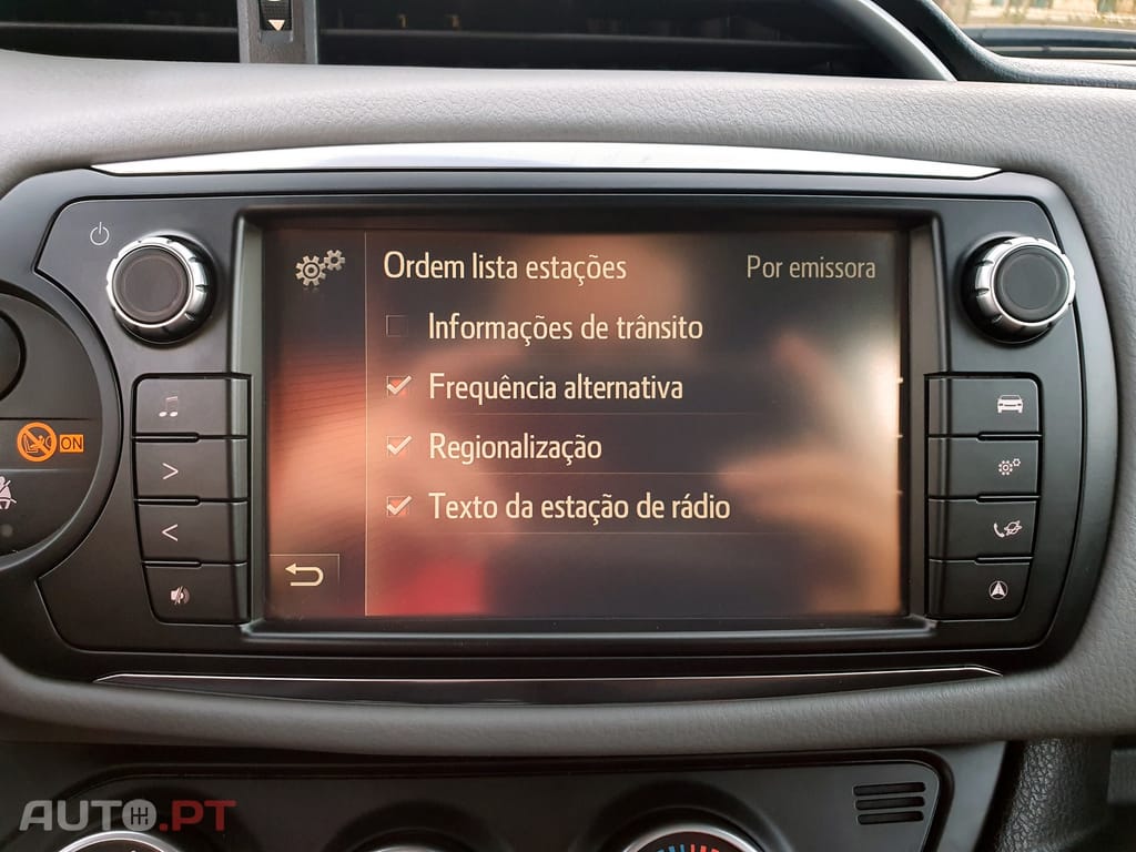 Toyota Yaris 1.0 VVT-i Comfort+Pack Style+Pack Techno+Navi