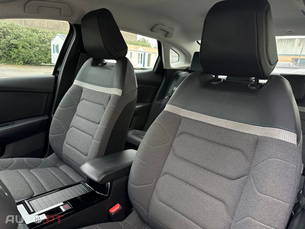 Citroen C4 X 1.2 PureTech Shine EAT8