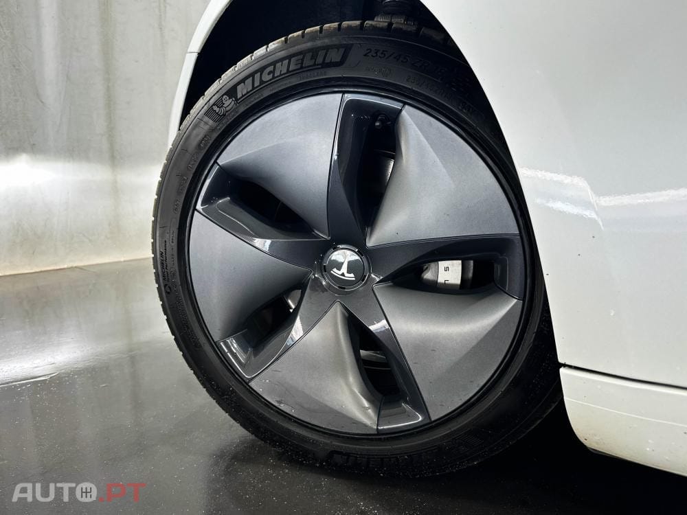 Tesla Model 3 Long-Range Dual Motor AWD