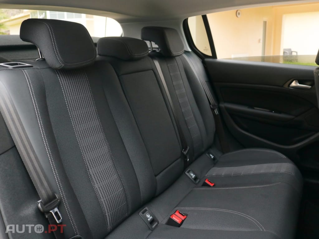 Peugeot 308 1.5 BlueHDi Allure Pack