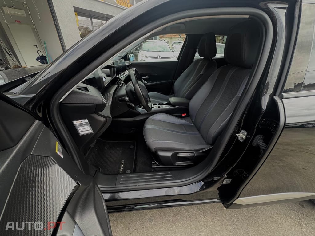 Peugeot E-2008 50 kWh Allure Pack