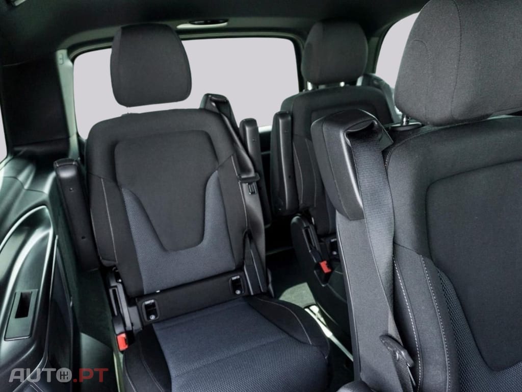 Mercedes-Benz EQV 300 Long MBUX Navi I.V.A DEDUTÍVEL 