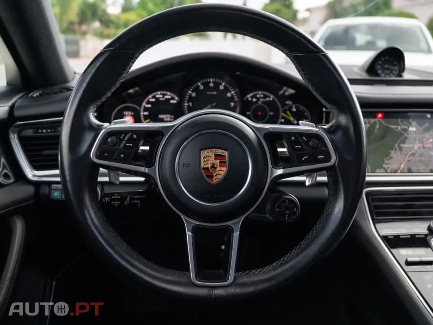 Porsche Panamera 4 E-Hybrid Platinum Edition