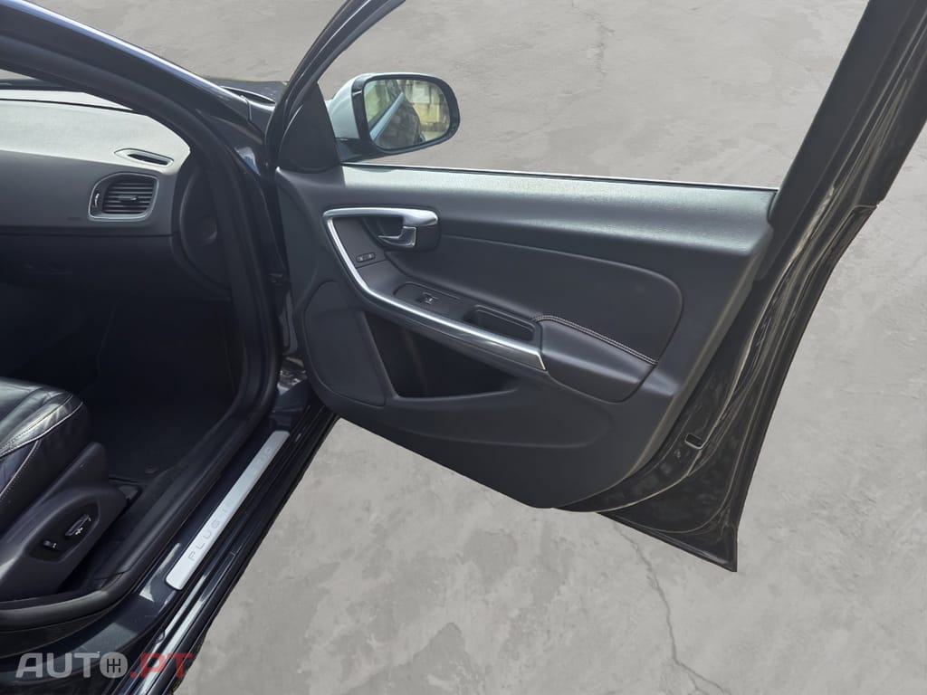 Volvo V60 D6 Twin Engine Geartronic RDesign