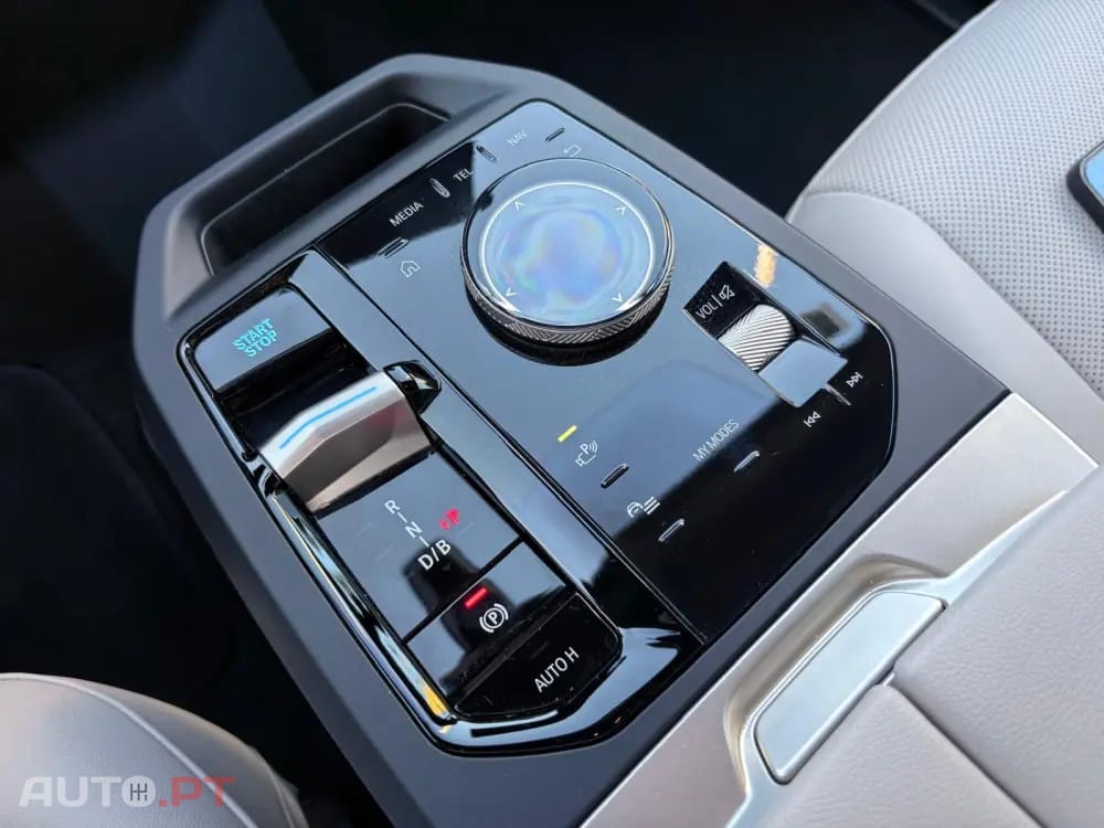 BMW iX xDrive 50 Pack Desportivo